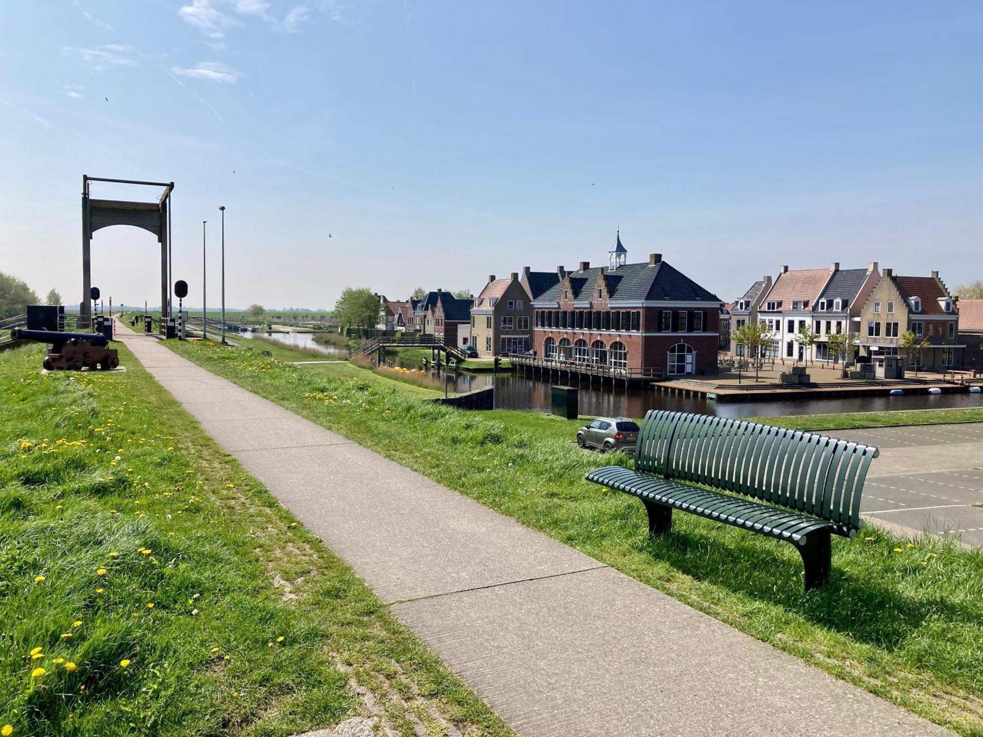 Bijzonder Chalet An Der Marina Met Sauna Anjum Exterior foto